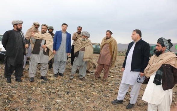 Exchange with District governor & community during site visit in Zazi Maydan district, Khost