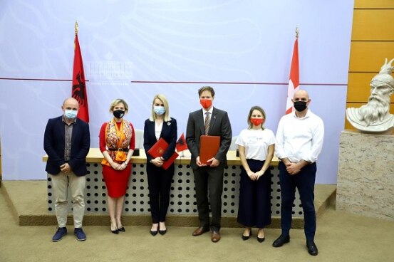 Albania's Deputy Minister of Interior Romina Kuko and Swiss embassy's Deputy Head of Mission Patrik Meier and respective staff after signing agreement on LevizAlbania project. 