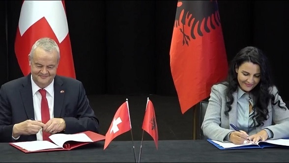 Swiss Ambassador Adrian Maître and Albania's Minister of Infrastructure and Energy Belinda Balluku sign agreement on energy efficiency for municipalities.  