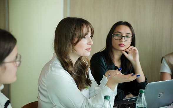 Vocational students at 'Gjergj Canco' school in Tirana, discussing the issues they face during the presentation of the survey