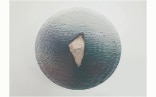 "Insel", Objekt, Fotografie kaschiert auf Acrylglas, Stein, Durchmesser 70 cm, Höhe 20 cm