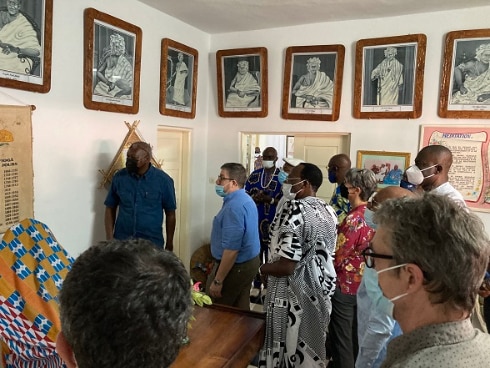 Visite du Chef Division Afrique de l'Ouest et des chefs de Coopération suisse de la sous-région au au palais royal Glidji à Aneho au Togo