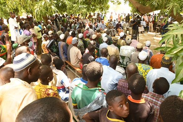 Echanges du président du Conseil national suisse et sa délégation avec les élus locaux et la population de Poa, Burkina Faso