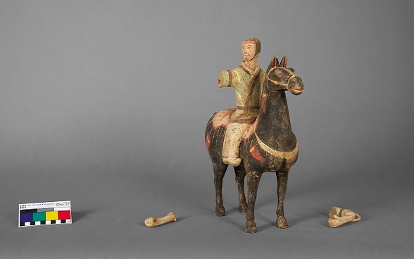 Equestrian statue with horse from the Han Dynasty