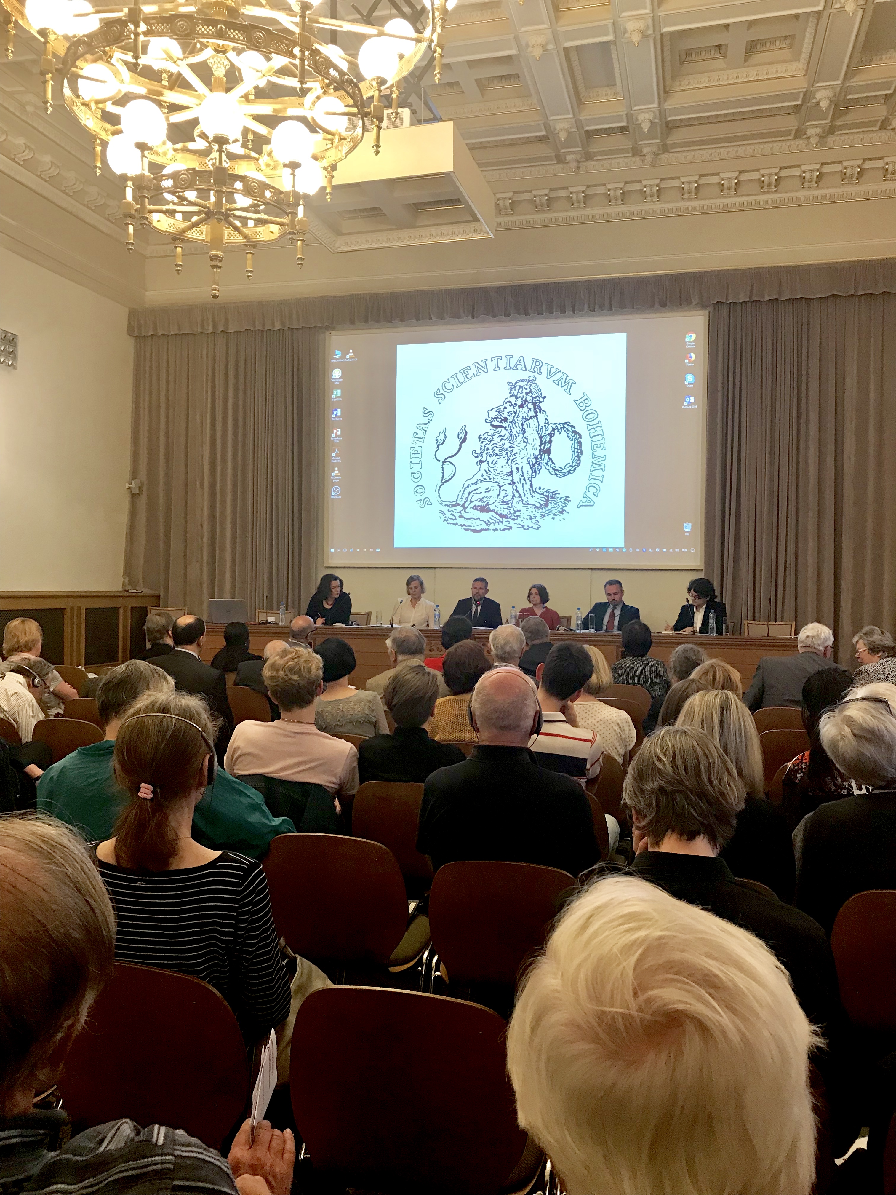 Podiumsdiskussion an der Akademie der Wissenschaften. Erfahrungen mit der Integration von Ausländern in die Gesellschaft in der Schweiz und in der Tschechischen Republik, Erfahrungsaustausch und Beispiele guter Praxis.