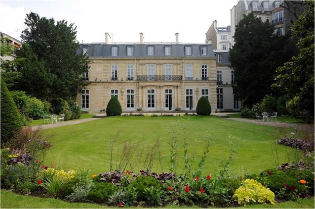 Jardin du bâtiment de lÂmbassade de Suisse à Paris