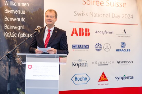 Ambassador Stefan Estermann welcoming the guests at the Soirée Suisse 2024.