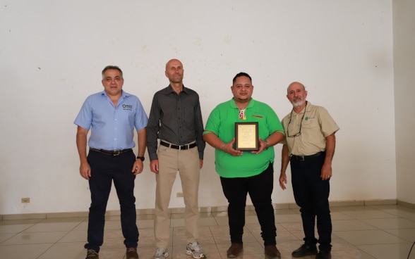 Entrega del reconocimiento a la Cuenca Goascoran 