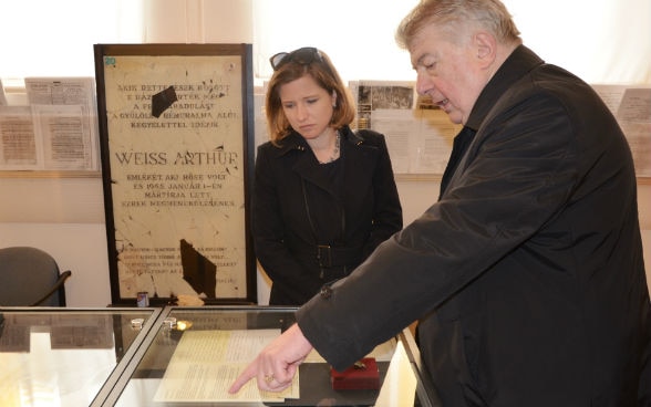 La Présidente du Conseil National et Professeur Szita dans la Maison de Verre © by Embassy of Switzerland