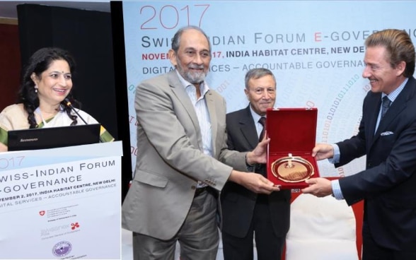 Dr. T. Chatterjee, Director, IIPA, felicitating Swiss Ambassador Dr. Andreas Baum in the inaugural session of Swiss-Indian forum on e-governance 