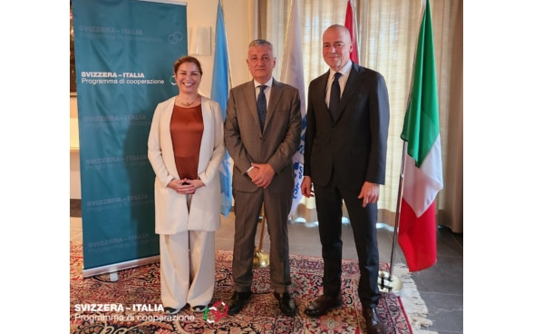Fin septembre 2024, la Suisse et le HCR ont signé à Rome le contrat de projet en présence des autorités italiennes compétentes en matière de migration.