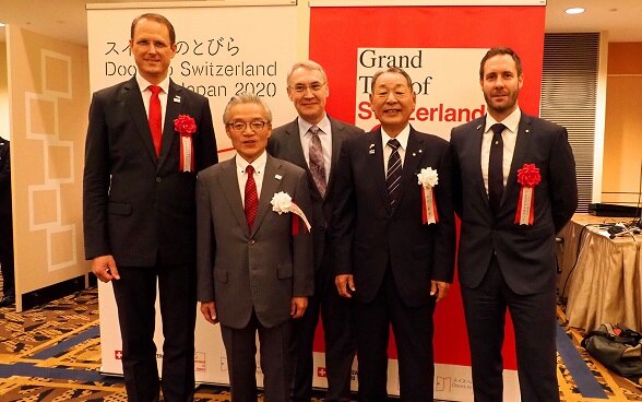 From left: Mr. Renato Fasciati, CEO of Rätische Bahn, Mr. Mitsuo Fukawa, President of Hakone Railway, Ambassador Jean-François Paroz, Mayor Nobuo Yamaguchi and Mr. Adrian Ehrbar, the Director of St. Moritz Tourism during the ceremony  ©Kan Sakurai