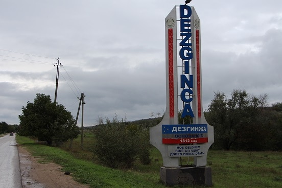 Welcome sign in three languages - Gagauz, Romanian and Russian - at the entrance of Dezghingea