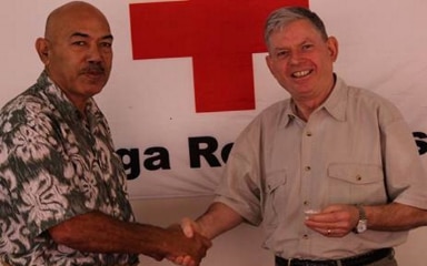David Vogelsanger Ambassador of Switzerland to Tonga with Sione Taumoefolau, Secretary General of the Tonga Red Cross Society ©FDFA