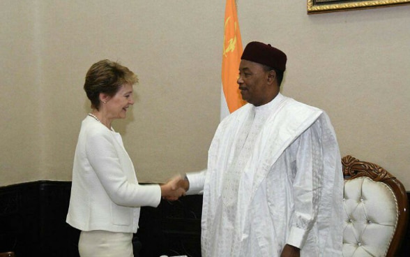 La conseillere federale Simonetta Sommaruga reçue par la President de la Republique du Niger SEM Mahamadou Issoufou