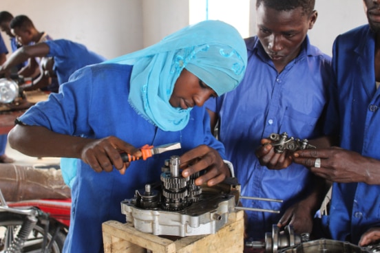 Elèves dans un centre de formation artisanale