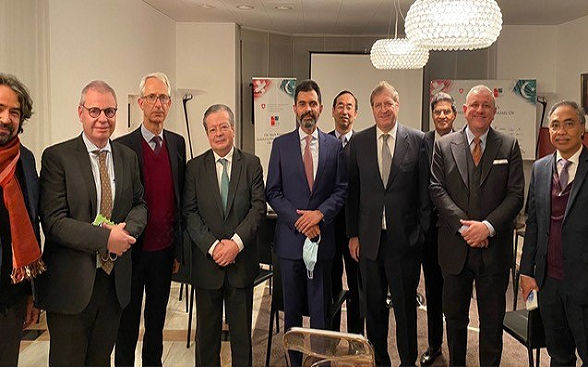 Group Photo of the Governor of the State Bank of Pakistan with the host and Ambassadors of various countries