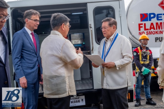 Ambassador Gaschen with Finance Secretary Dominguez