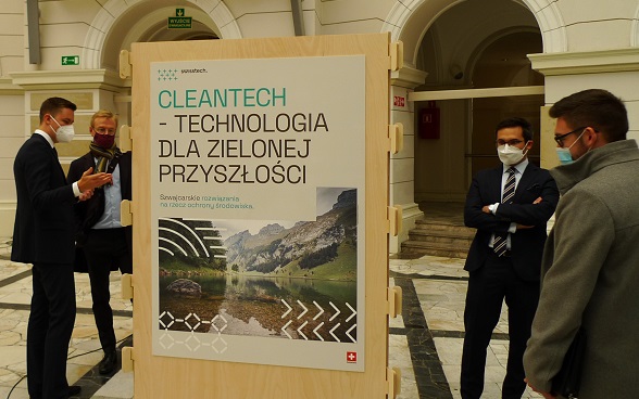 Mostra itinerante Cleantech, titolo poster 
