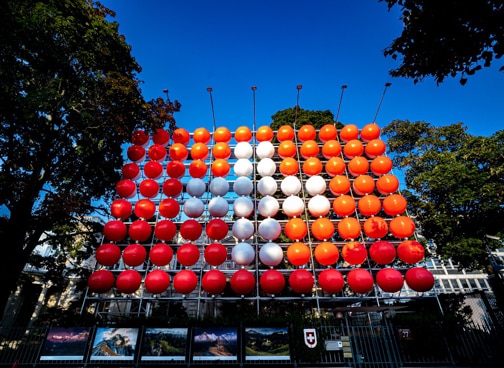 installation swiss flag