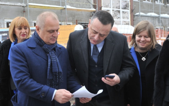 Minister Antic, Deputy Mayor Vesic, and Deputy Director of SCO Hägler visiting hospital
