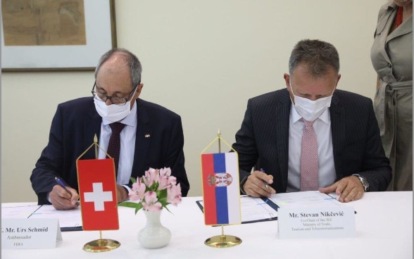 Signing a Memorandum of Understanding on trade policies