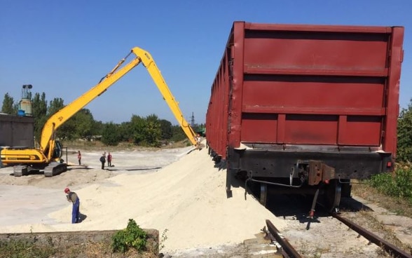 Swiss Humanitarian Transport to Eastern Ukraine – unloading sand for purification of drinking water in Donetsk region in September 2016