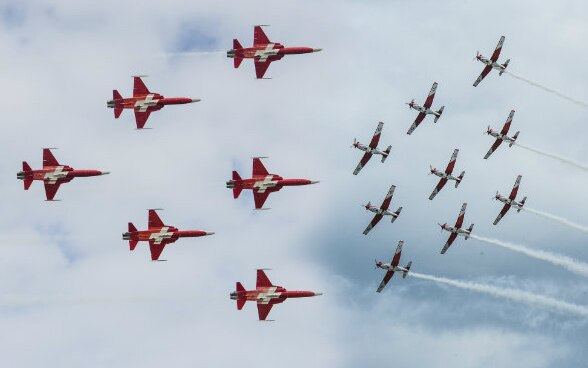 Flight formations by the Swiss Air Force