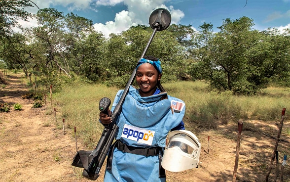 Zimbabwe without landmines: a crucial step towards development.