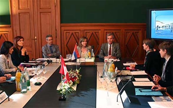 La délégation serbe s'entretient avec Christa Markwalder, vice-présidente du Conseil National.