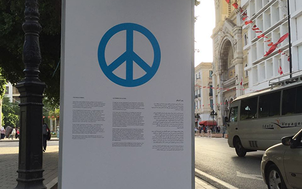L’exposition Making Peace est installée le long de l’avenue Habib Bourguiba.