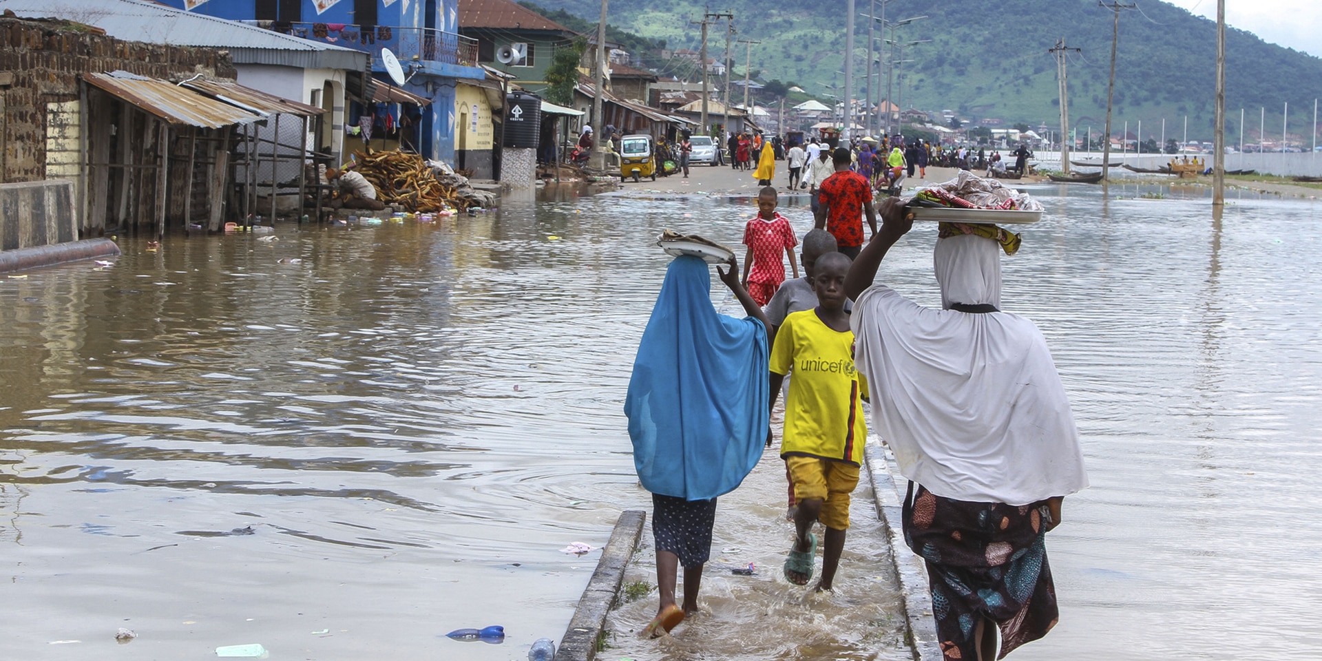 A view of people stranded in Kogi Nigeria after days of rain. 