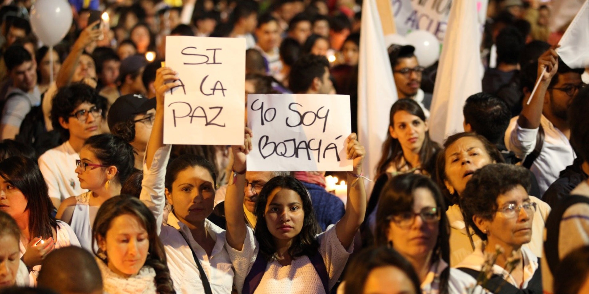 Young people demonstrate peacefully, but firmly in favour of peace. Two young women hold self-designed posters up to the camera.