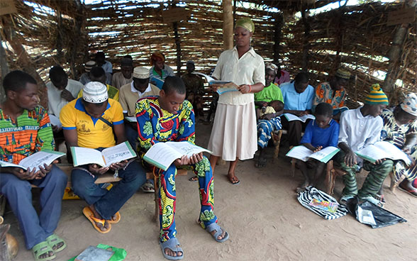 Zentrum für Erwachsenenalphabetisierung in einer Siedlung der Peul im Dorf Goure Bene, Gemeinde Nikki, Provinz Borgou, 2014