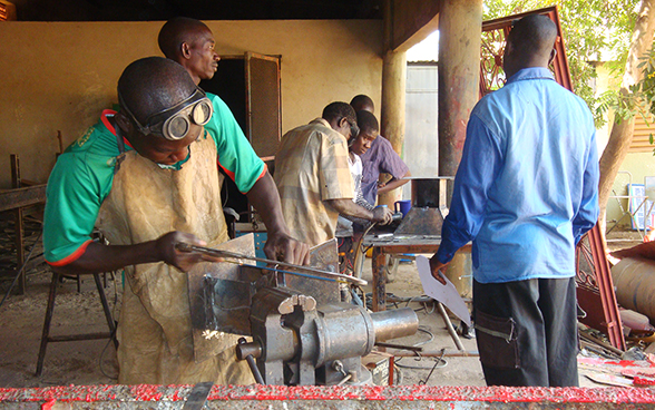 Una falegnameria meccanica a Fada N'Gourma, Burkina Faso.