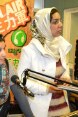 Due giornalisti in uno studio di registrazione