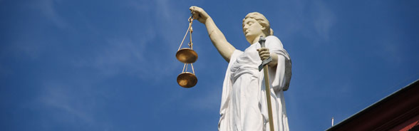Eine Statue von Justitia. Eine Statue von Justitia.