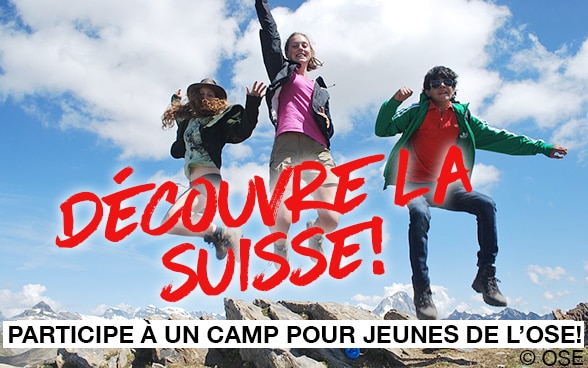 Trois Jeunes dans les montagnes, sur l'image est écrit 'participe à un camp pour jeunes de l'OSE.'
