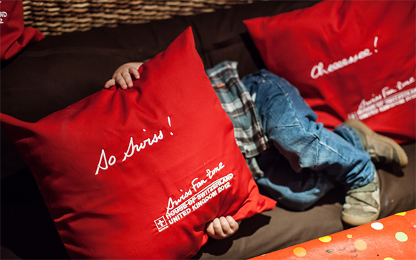 Photo of a cushion with the inscription "So Swiss!" at the House of Switzerland during the Olympic Games in London in 2012 