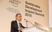 Der Vorsteher des EDA spricht am WEF Sustainable Development Impact Summit. 