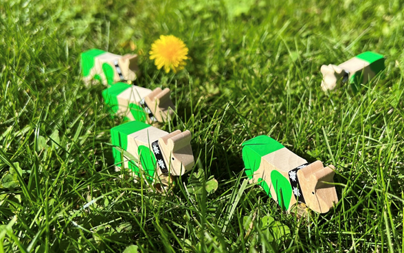 Le versioni in miniatura di Green Lilly adorano i prati verdi di Berlino. 
