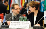 Non in vendita! La consigliera federale Sommaruga e il presidente del Consiglio permanente, ambasciatore Greminger, all’apertura della conferenza congiunta del Consiglio d'Europa e dell'OSCE contro la tratta di esseri umani, Hofburg, Vienna.