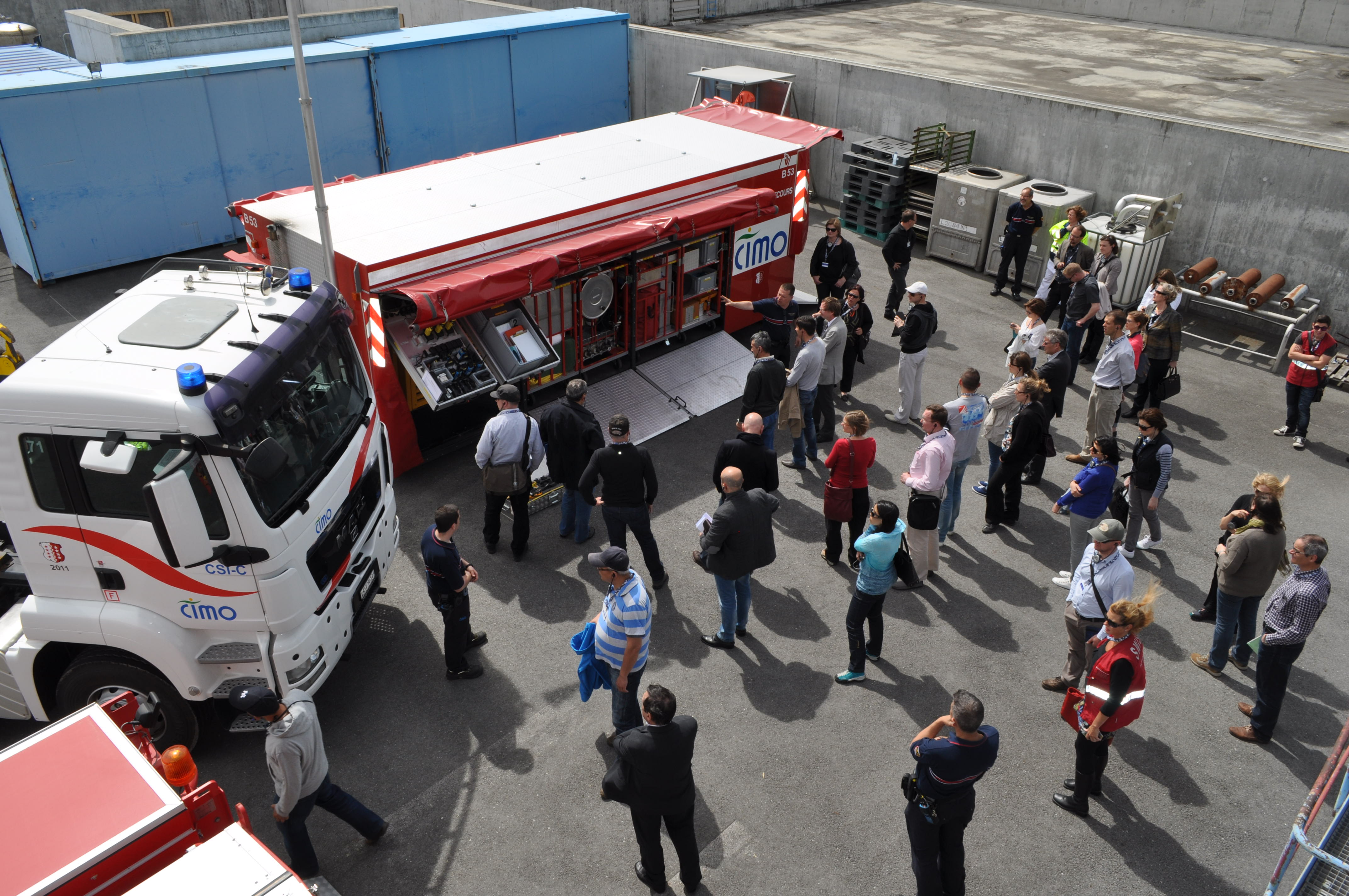 Participants à l’excursion sur le site de la Compagnie industrielle de Monthey (CIMO), une entreprise de produits chimiques qui doit être dotée des équipements adéquats pour faire face à un éventuel incident