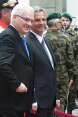 President Didier Burkhalter and the President of Croatia, Ivo Josipović, at the military honors at the Lohn mansion.