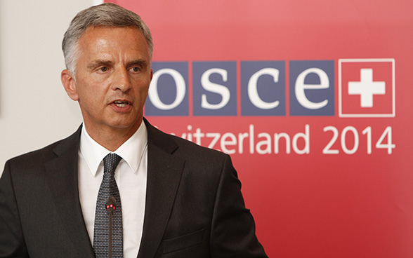 Didier Burkhalter, président de l’OSCE, lors de la conférence de presse consacrée à la conférence annuelle d’examen des questions de sécurité de l’OSCE à Vienne 