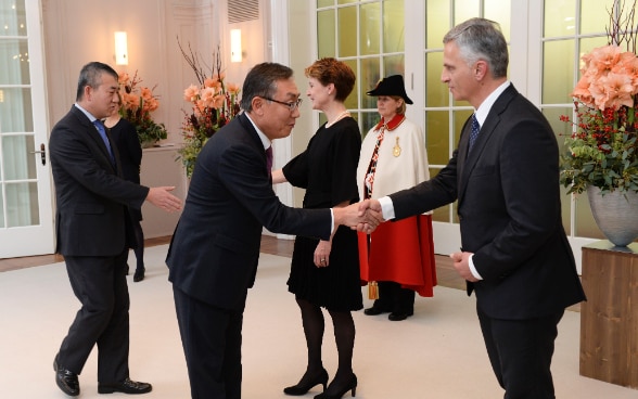 On the occasion of the New Year’s reception, the President of the Swiss Confederation, Simonetta Sommaruga, greeted the diplomatic corps together with Foreign Minister Didier Burkhalter