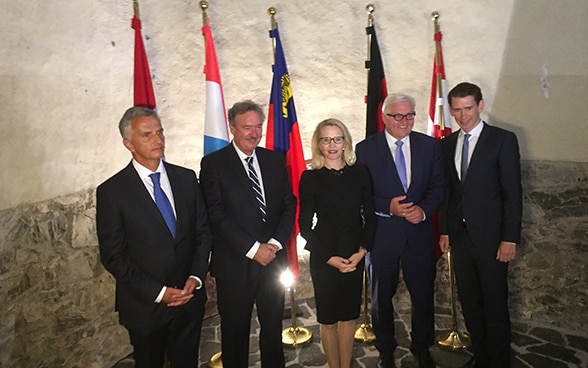 Die fünf deutschsprachigen Aussenminister bei einem Treffen auf der Burg Gutenberg in Balzers, Liechtenstein.