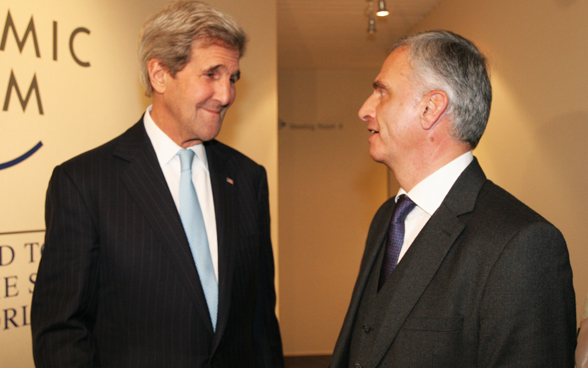 Le Conseiller fédéral Didier Burkhalter et le secrétaire d'État américain John Kerry. © DFAE