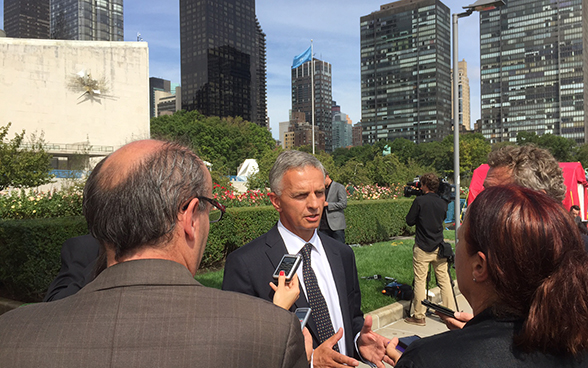 Federal Councillor Didier Burkhalter speaks to journalists in front of the United Nations Headquarters in New York. 