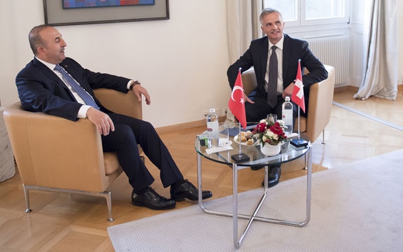 Le conseiller fédéral Didier Burkhalter lors de son entretien avec le ministre turc des affaires étrangères Mevlüt Çavuşoğlu (24.03.2017)